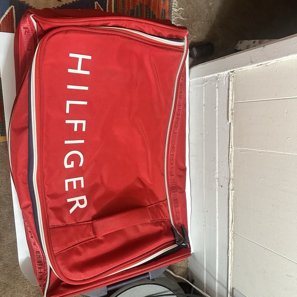 Tommy Hilfiger Rolling Swivel Suitcase 25" Red Navy Lightweight Handle
